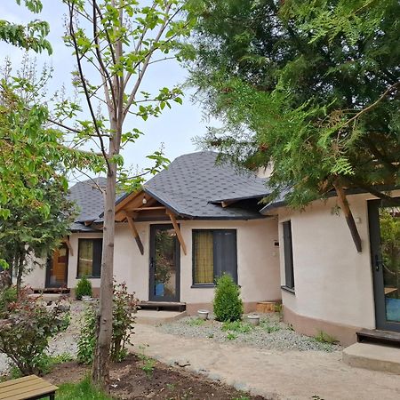 Happy Nomads Yurts & Hostel Каракол Екстер'єр фото