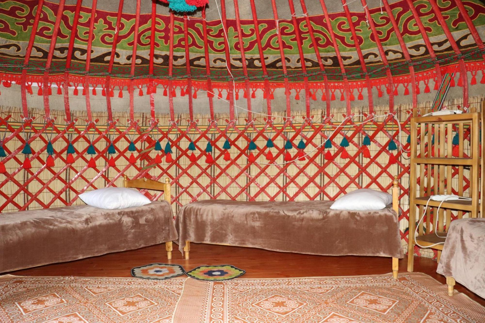 Happy Nomads Yurts & Hostel Каракол Екстер'єр фото