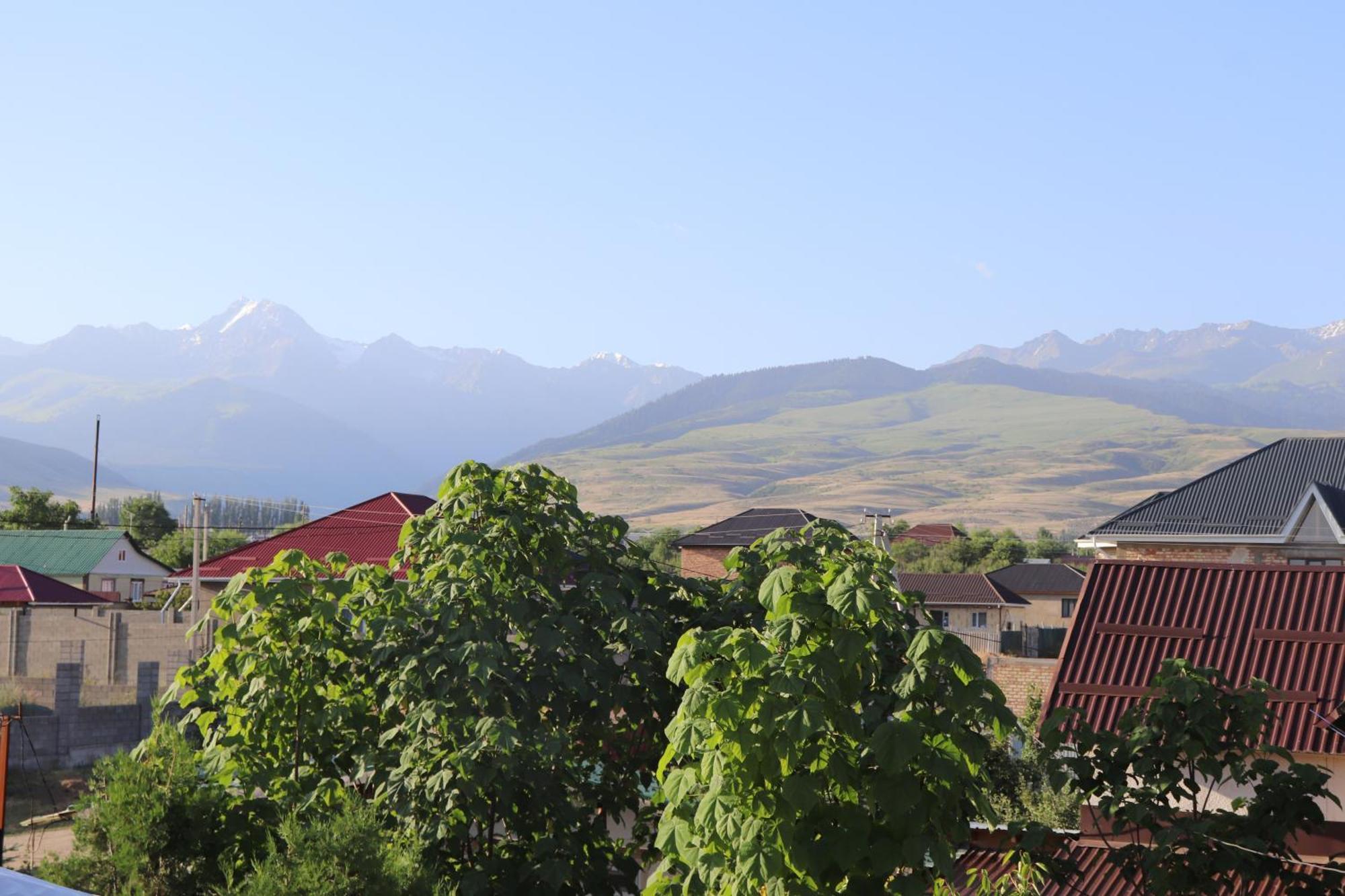 Happy Nomads Yurts & Hostel Каракол Екстер'єр фото