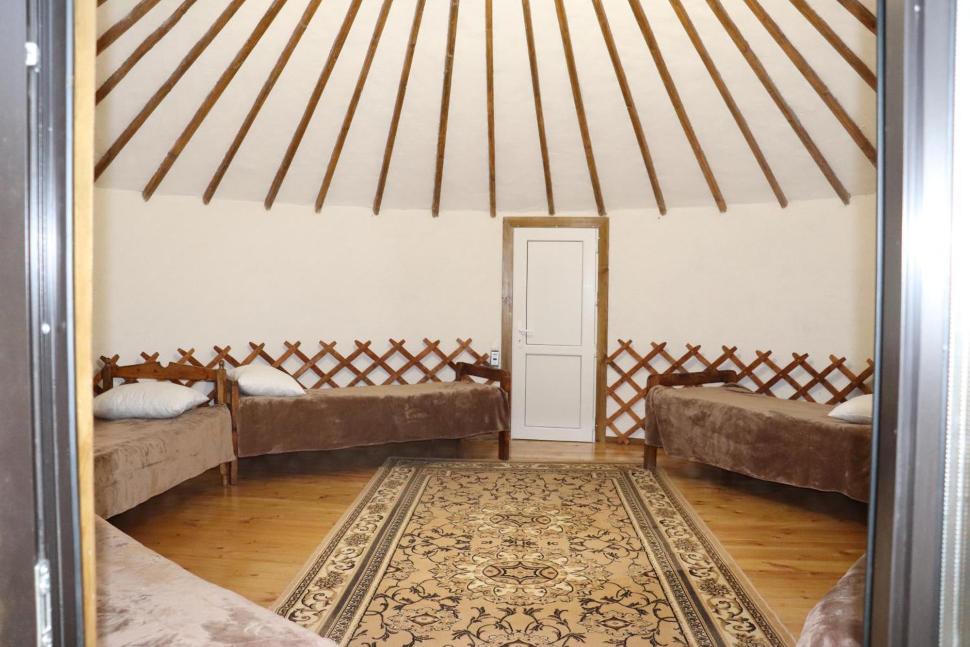Happy Nomads Yurts & Hostel Каракол Екстер'єр фото