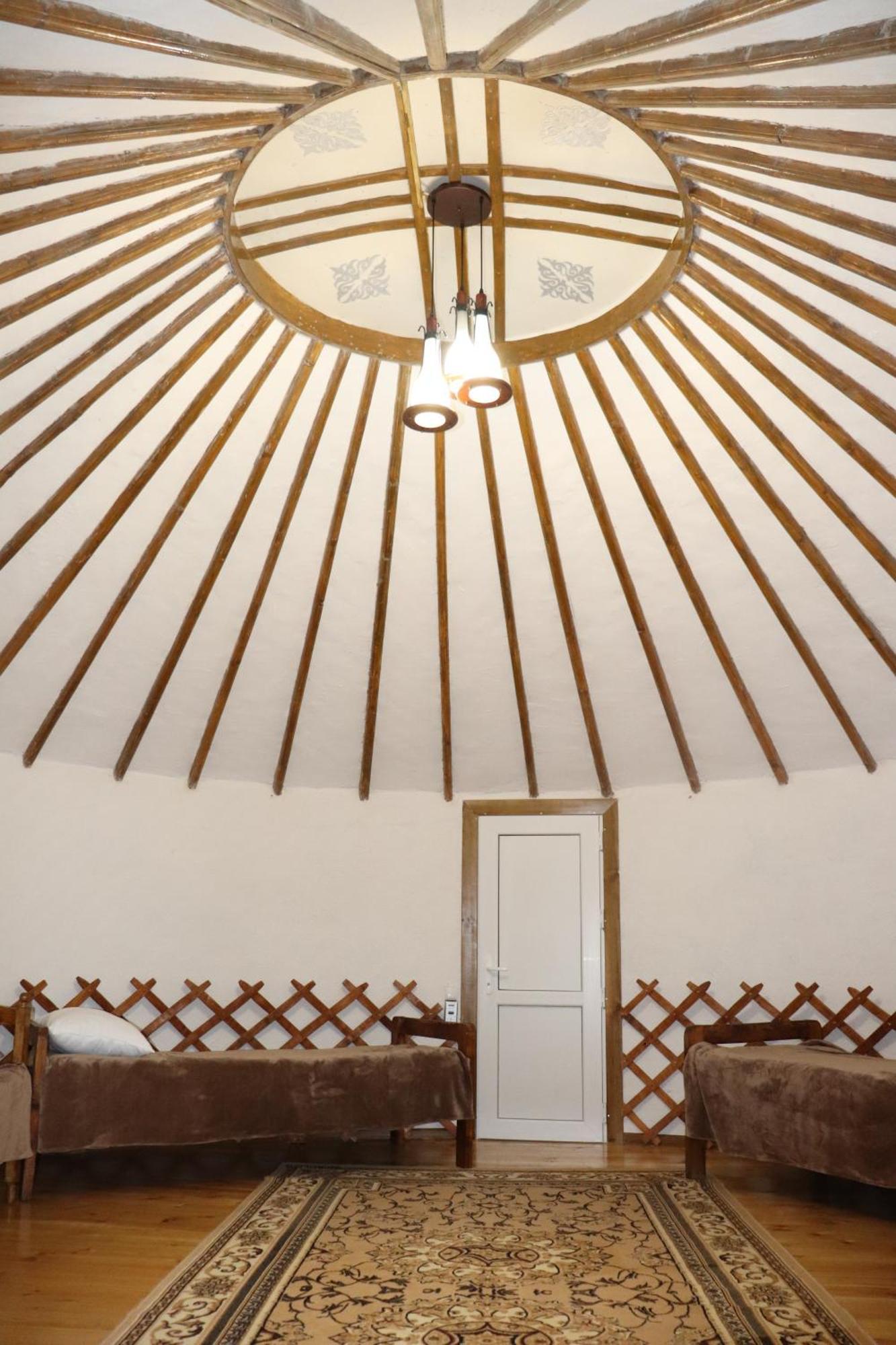 Happy Nomads Yurts & Hostel Каракол Екстер'єр фото