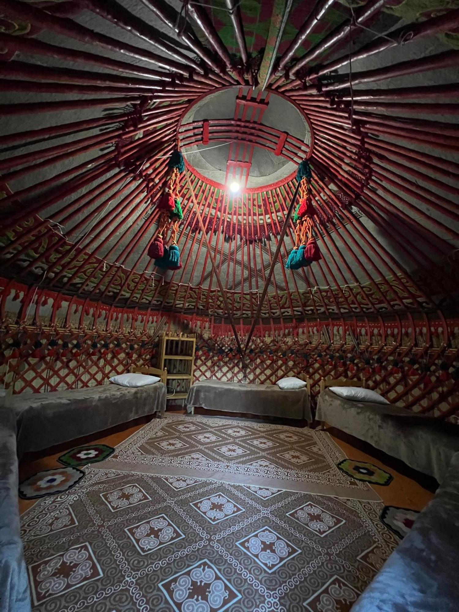 Happy Nomads Yurts & Hostel Каракол Екстер'єр фото