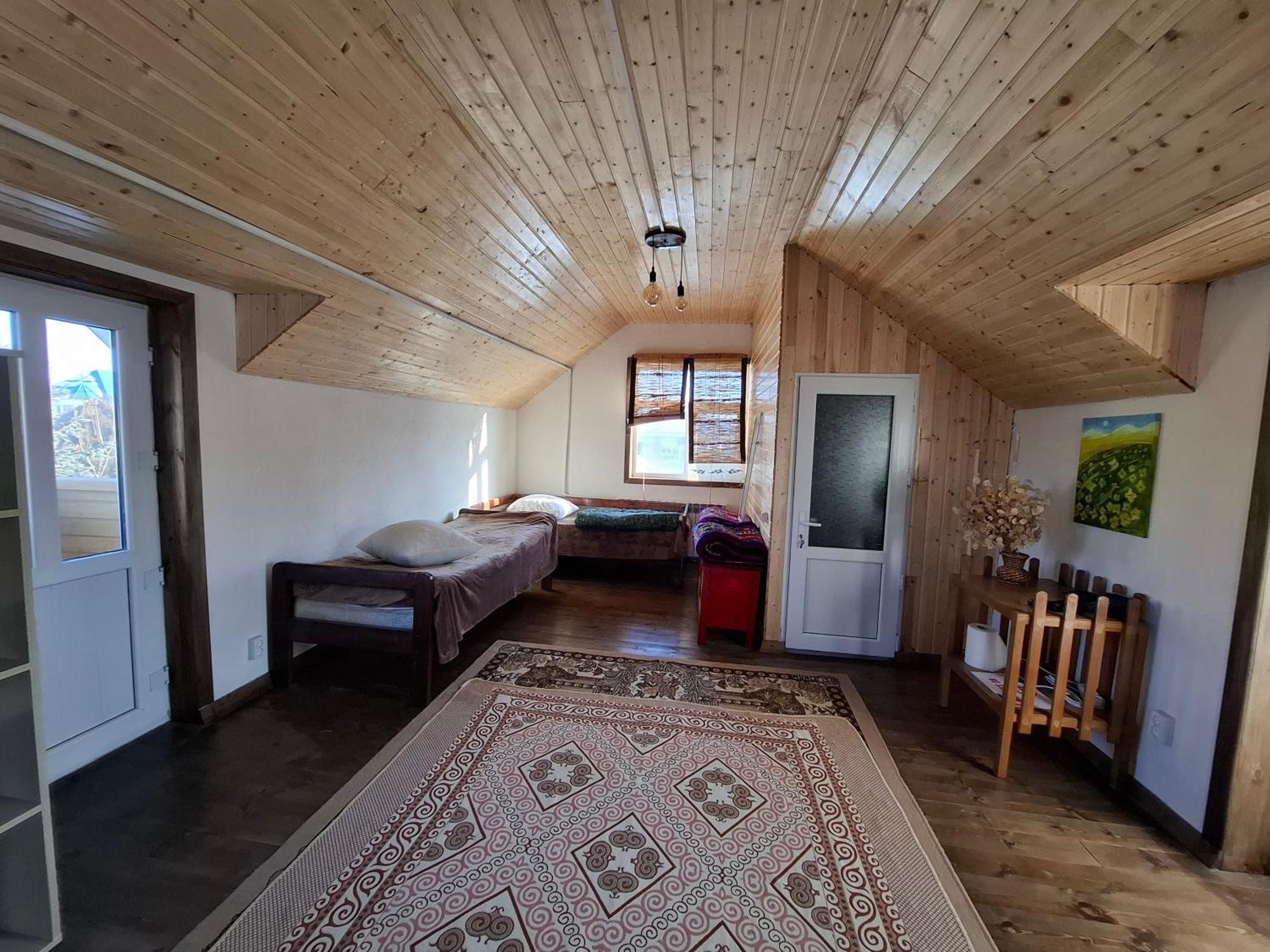 Happy Nomads Yurts & Hostel Каракол Екстер'єр фото