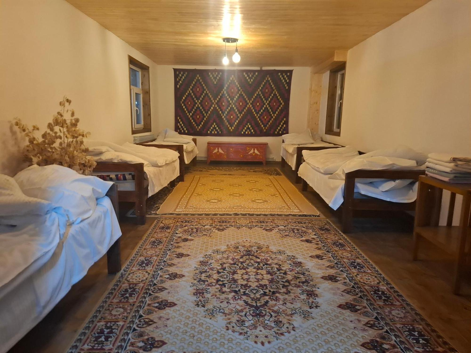 Happy Nomads Yurts & Hostel Каракол Екстер'єр фото