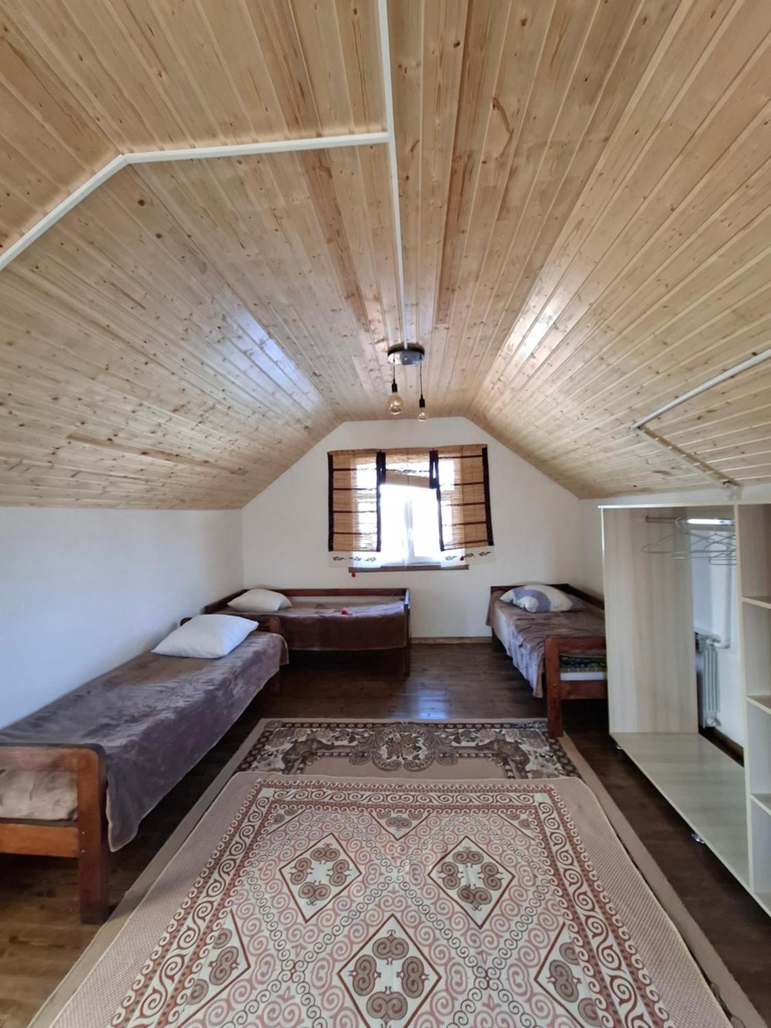 Happy Nomads Yurts & Hostel Каракол Екстер'єр фото