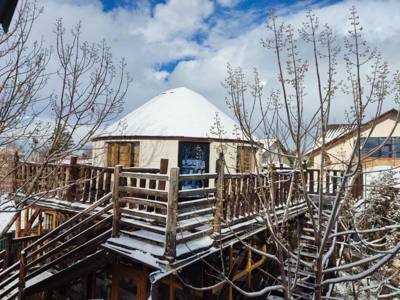 Happy Nomads Yurts & Hostel Каракол Екстер'єр фото