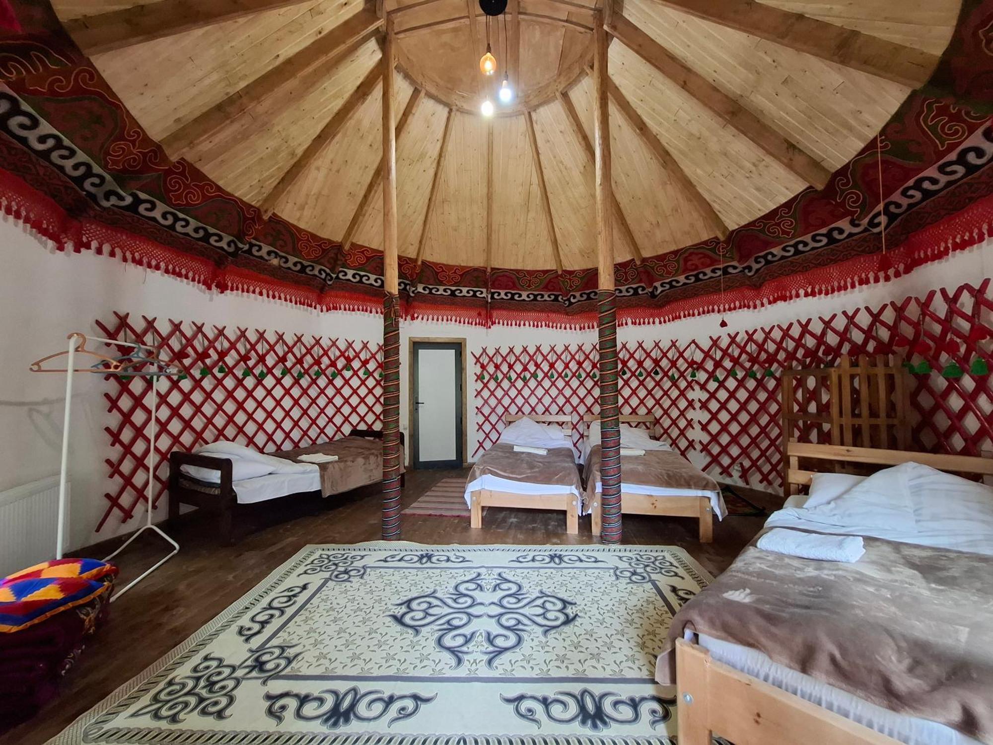 Happy Nomads Yurts & Hostel Каракол Екстер'єр фото