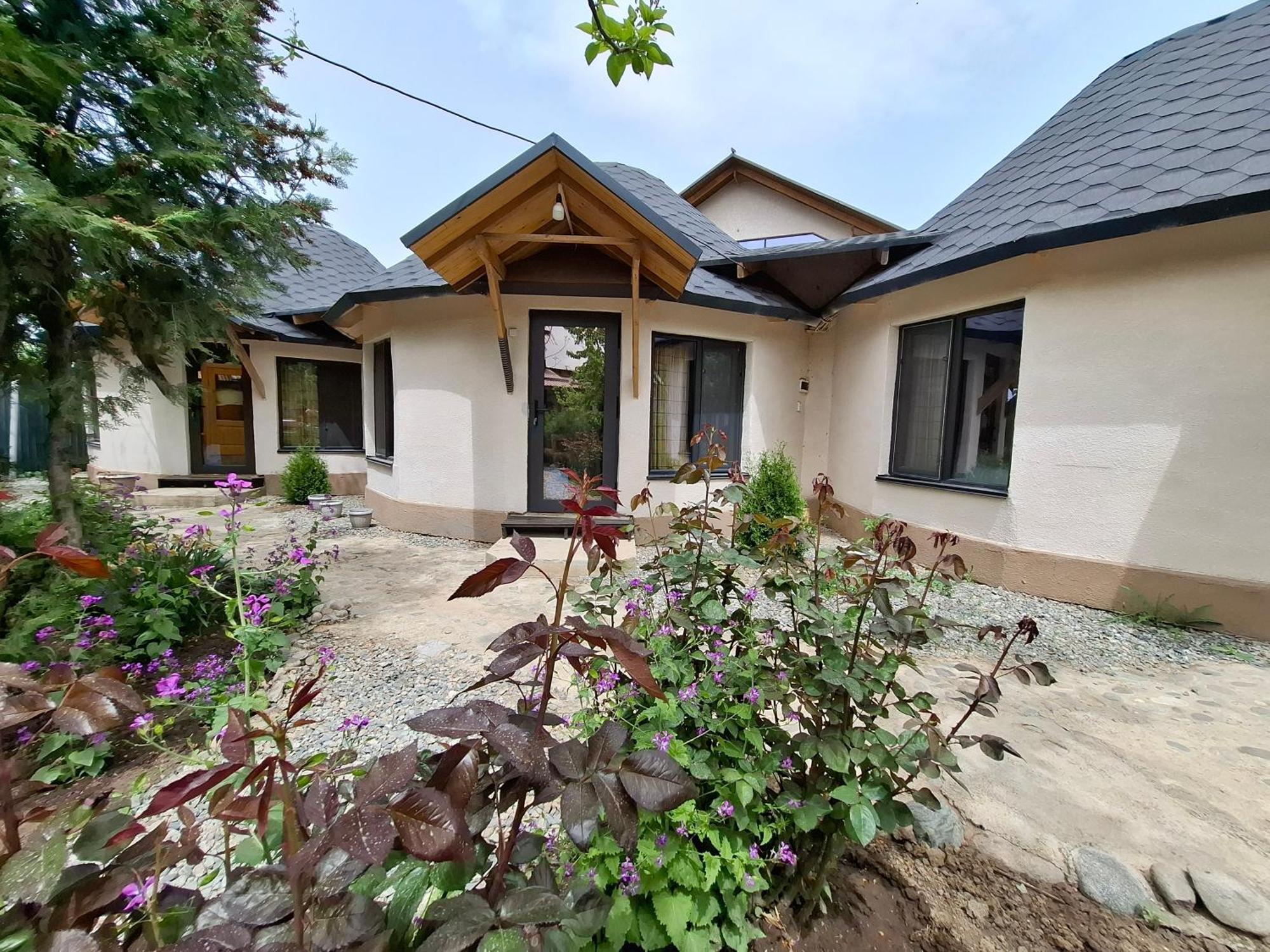 Happy Nomads Yurts & Hostel Каракол Екстер'єр фото