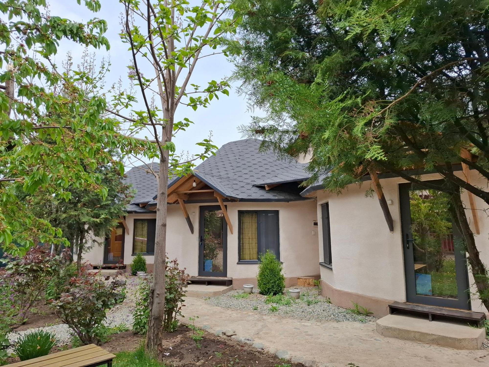 Happy Nomads Yurts & Hostel Каракол Екстер'єр фото