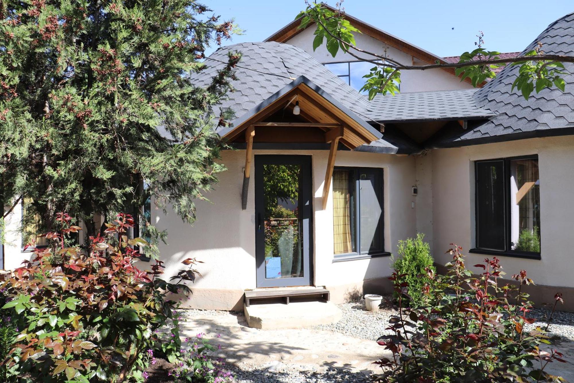 Happy Nomads Yurts & Hostel Каракол Екстер'єр фото